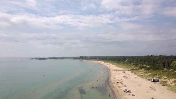 Провинциальный парк Sauble beach. Вид с воздуха на озеро Гурон — стоковое видео