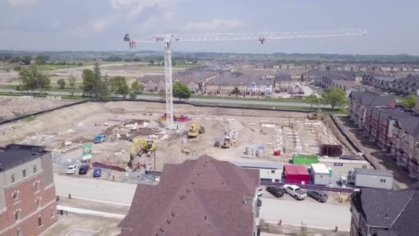 Vista aérea de la zona residencial y de construcción de la ciudad 4k — Vídeos de Stock