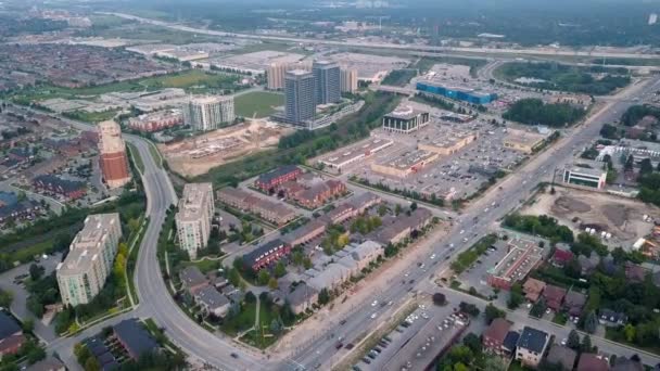 Vista aérea de la zona residencial de la ciudad 4k — Vídeo de stock