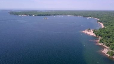 Uçan uçak yukarıda Gürcü bay Huron Gölü ile