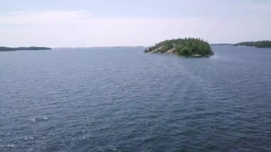 Uçan uçak yukarıda Gürcü bay Huron Gölü ile