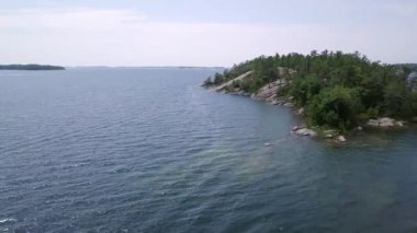 Uçan uçak yukarıda Gürcü bay Huron Gölü ile