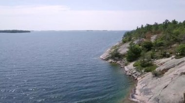 Uçan uçak yukarıda Gürcü bay Huron Gölü ile