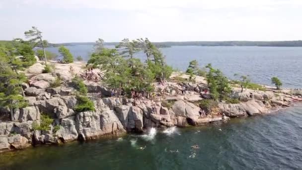 Скеля, стрибки, Killbear Провінційний парк — стокове відео
