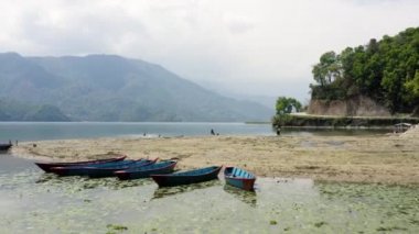 Nepal, Pokhara. Phewa Gölü. Havadan 4k görüntü