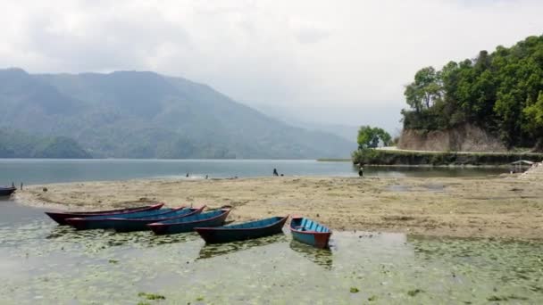 ネパール、ポカラフェワ湖空中4k映像 — ストック動画