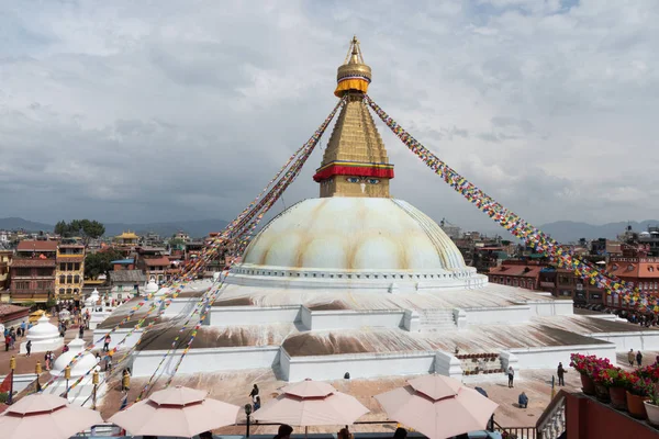 Nepal, Katmandu. Dua bayrakları ile Boudhanath stupa