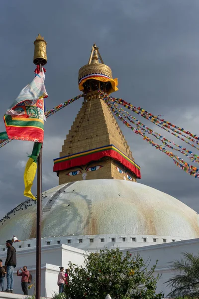 Nepal, Katmandu. Dua bayrakları ile Boudhanath stupa
