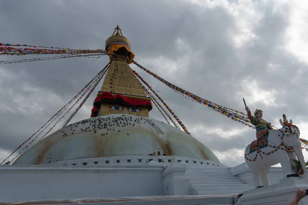 Nepal, Katmandu. Dua bayrakları ile Boudhanath stupa