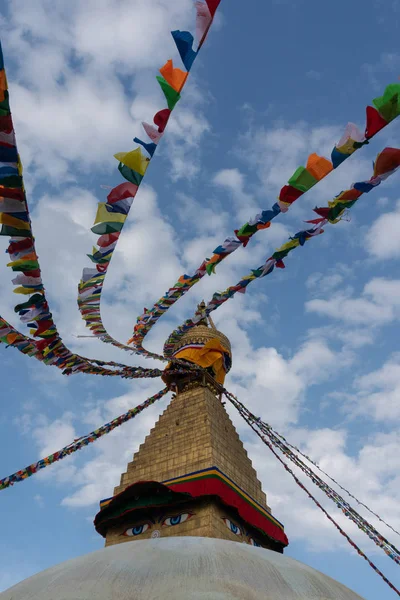 Nepal, Katmandu. Dua bayrakları ile Boudhanath stupa