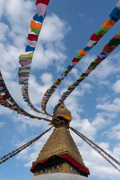 Nepal, Katmandu. Dua bayrakları ile Boudhanath stupa
