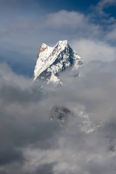 Nepal, Annapurna. Mardi Himal trek, Machepuchare Dağı