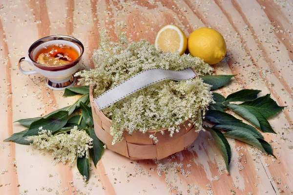 Gezondheid Thee Uit Vlierbes Bloemen Een Houten Tafel — Stockfoto