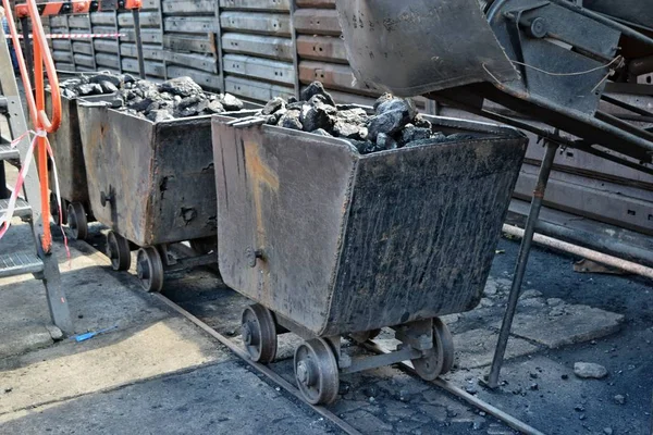 Carregando Transportando Vagões Carvão Com Carvão Mina — Fotografia de Stock