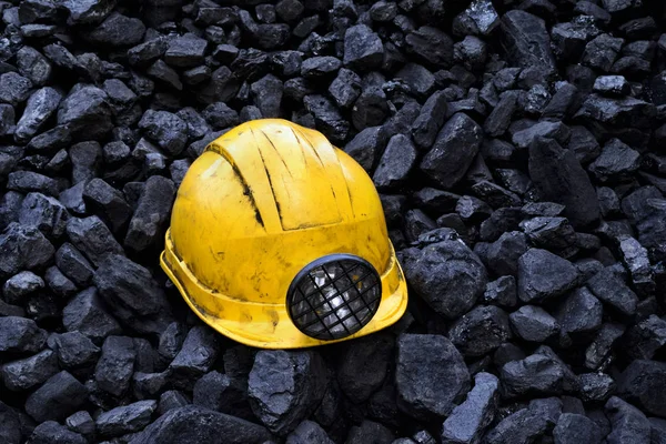 Capacete Segurança Dos Mineiros Amarelos Topo Mineração Carvão — Fotografia de Stock