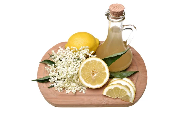 Zubereiteter Saft Mit Zitrone Aus Holunder Isoliert Auf Weißem Hintergrund — Stockfoto