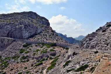 Açık sahil yolu deniz fenerine doğru dönüyor Kaptan Formentor, Mallorca, İspanya 