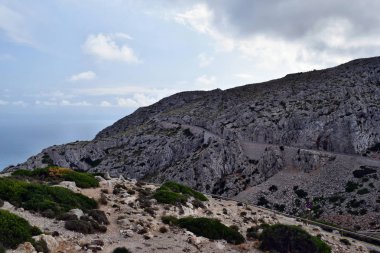 Deniz fenerine Cap Formentor, Mallorca, İspanya üzerinden dolambaçlı bir açık sahil yolu üzerinde sürüş muhteşem manzara