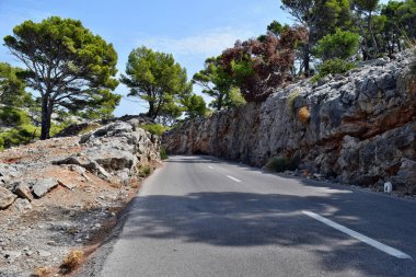 Açık sahil yolu ile deniz fenerine Cap Formentor sarma