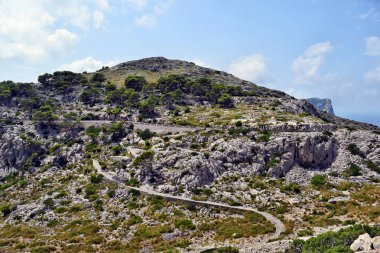 Açık sahil yolu ile deniz fenerine Cap Formentor sarma