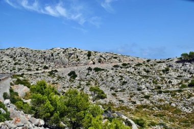 Açık sahil yolu ile deniz fenerine Cap Formentor sarma