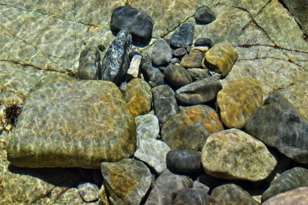 Klippor på kusten i Noosa nationalpark — Stockfoto