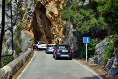 Sa Calobra yılan yolda tünel görünümü