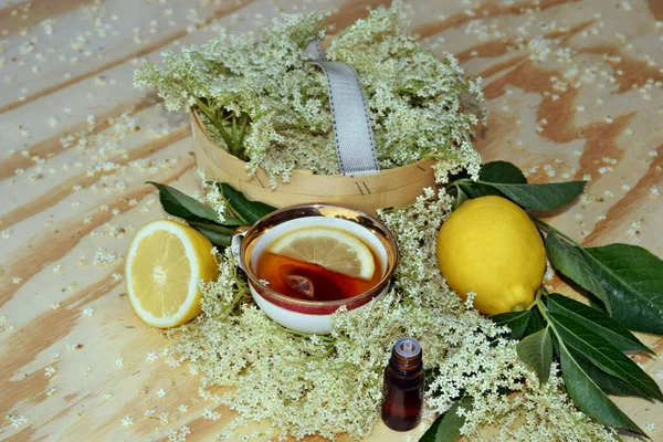 Jarabe Flor Saúco Aceite Sobre Fondo Madera Flor Fresca —  Fotos de Stock