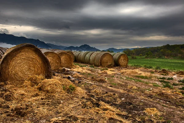 Bales Straw Field Very Cloudy Sky — Stock Photo, Image