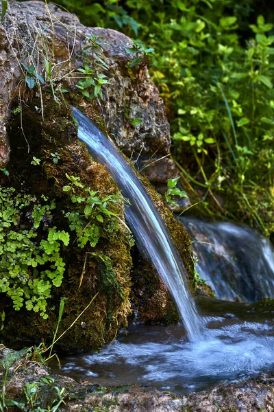 Fontána Skále Vodovodní Trubkou — Stock fotografie