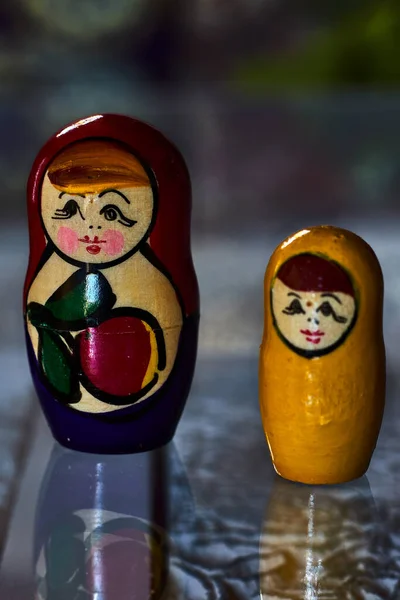 Muñecas Rusas Tradicionales Colores Brillantes Diferentes Tamaños —  Fotos de Stock