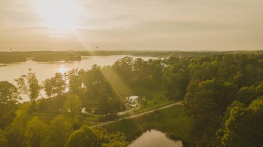 Uzutrakis gün batımı sırasında dron fotoğraf.
