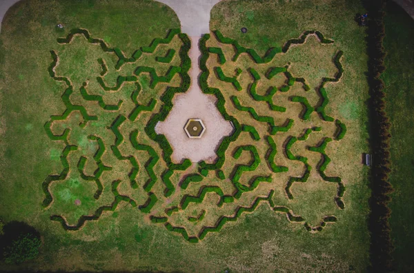 Vue de dessus du labyrinthe de brume symétrique . — Photo