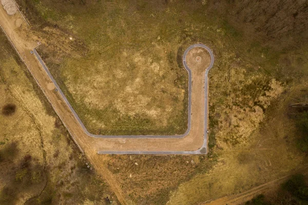 Vista aérea da estrada de terra e rotunda — Fotografia de Stock