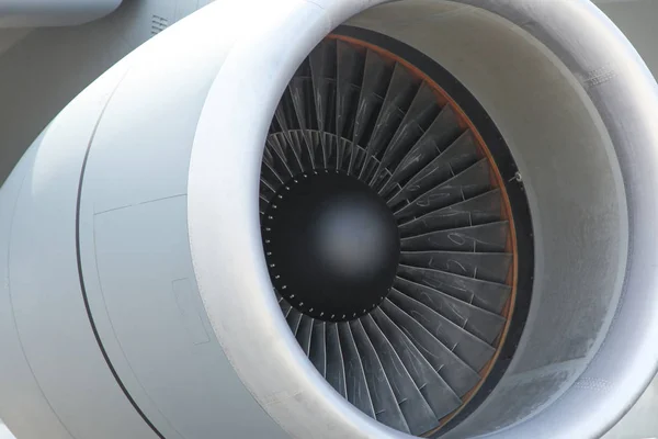 Tam çerçeve gri türbin uçak. Uçak jet motoru portre. fan kanatları içinde bir jet motoru vardır.