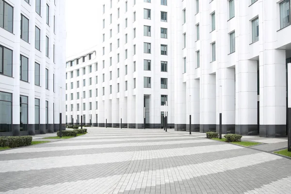 beyaz ofis binasının arka plan. beyaz iş merkezi