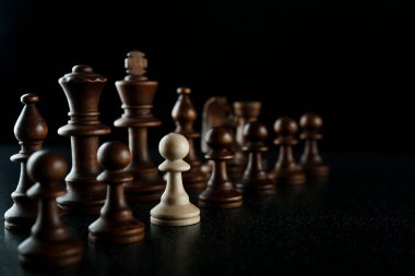 Satranç konseptindeki herkes gibi değil..