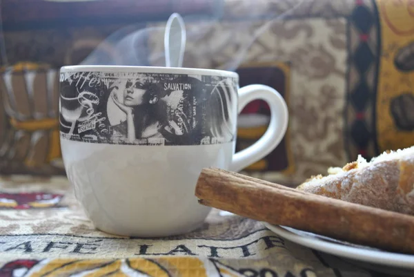 Taza Café Flores Sobre Fondo Madera — Foto de Stock