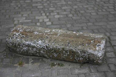 Yoldaki taş