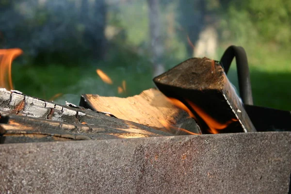 Μαγείρεμα Στη Φωτιά — Φωτογραφία Αρχείου