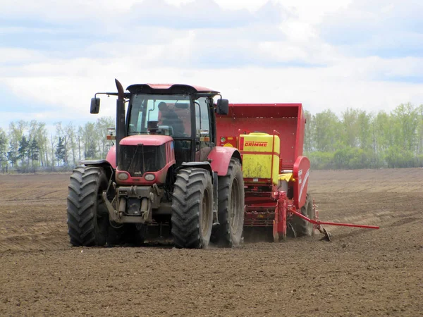 Pole Kłosy Kukurydzy Żniwa Koszenie Rolnik Traktor Wiejski Kombajn Maszyny — Zdjęcie stockowe