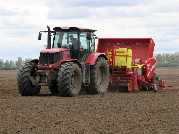 Pole Kłosy Kukurydzy Żniwa Koszenie Rolnik Traktor Wiejski Kombajn Maszyny — Zdjęcie stockowe