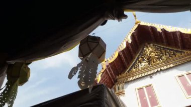 Sıcak yaz Bangkok Tayland Tapınak çatı mavi gökyüzü