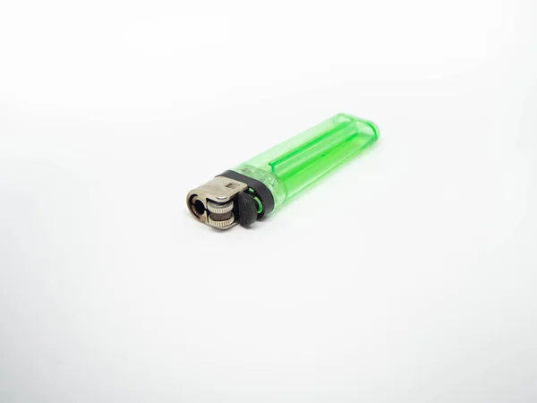 Grüner Gasfeuerzeug Aus Kunststoff Gasfeuerzeug Isoliert Auf Weißem Hintergrund Nahaufnahme — Stockfoto