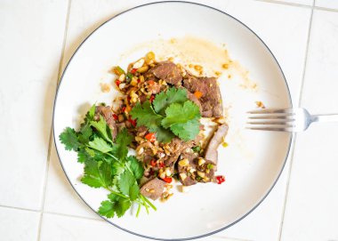 Kızarmış karaciğer, biber, sarımsak, kişniş, Asya lezzetli Gıda