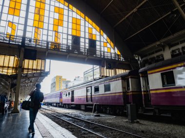 Tren İstasyonu Hua Lamphong, İnsanlar yaşayan