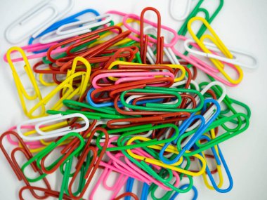 Renkli Ataç, Beyaz arka planda yalıtılmış küme, Doku,Kapat,Malzeme Ofisi,İş,Rad,Sarı,Beyaz,Yeşil,Mavi