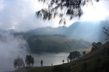 Ranu Kumbolo Gölü atmosferi, Bromo Tengger Semeru Ulusal Parkı
