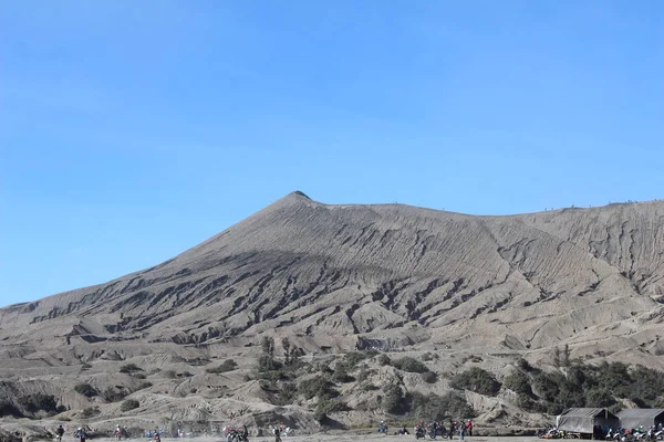 位于Bromo Tengger Semeru国家公园的Bromo山草原 — 图库照片