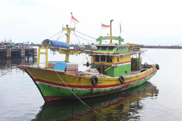 Kapal Berlabuh Pelabuhan — Stok Foto